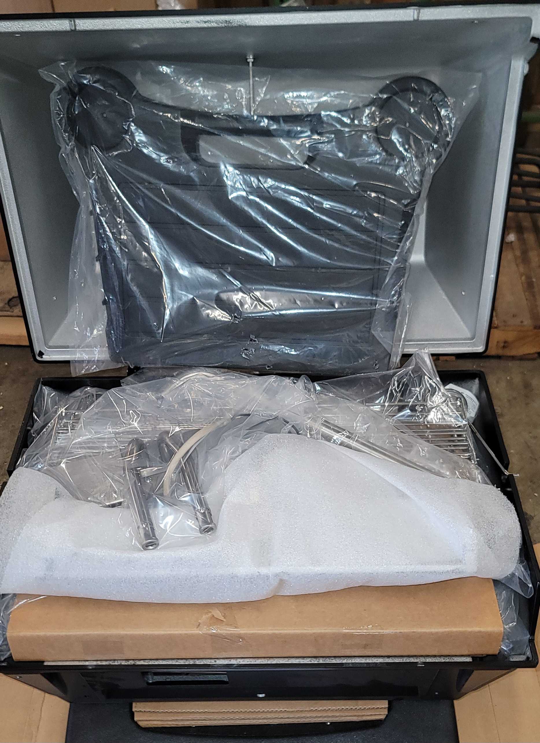 (Open Box Item) - Broilmaster Q3X Premium Slow Cooker Gas Grill Cart Package