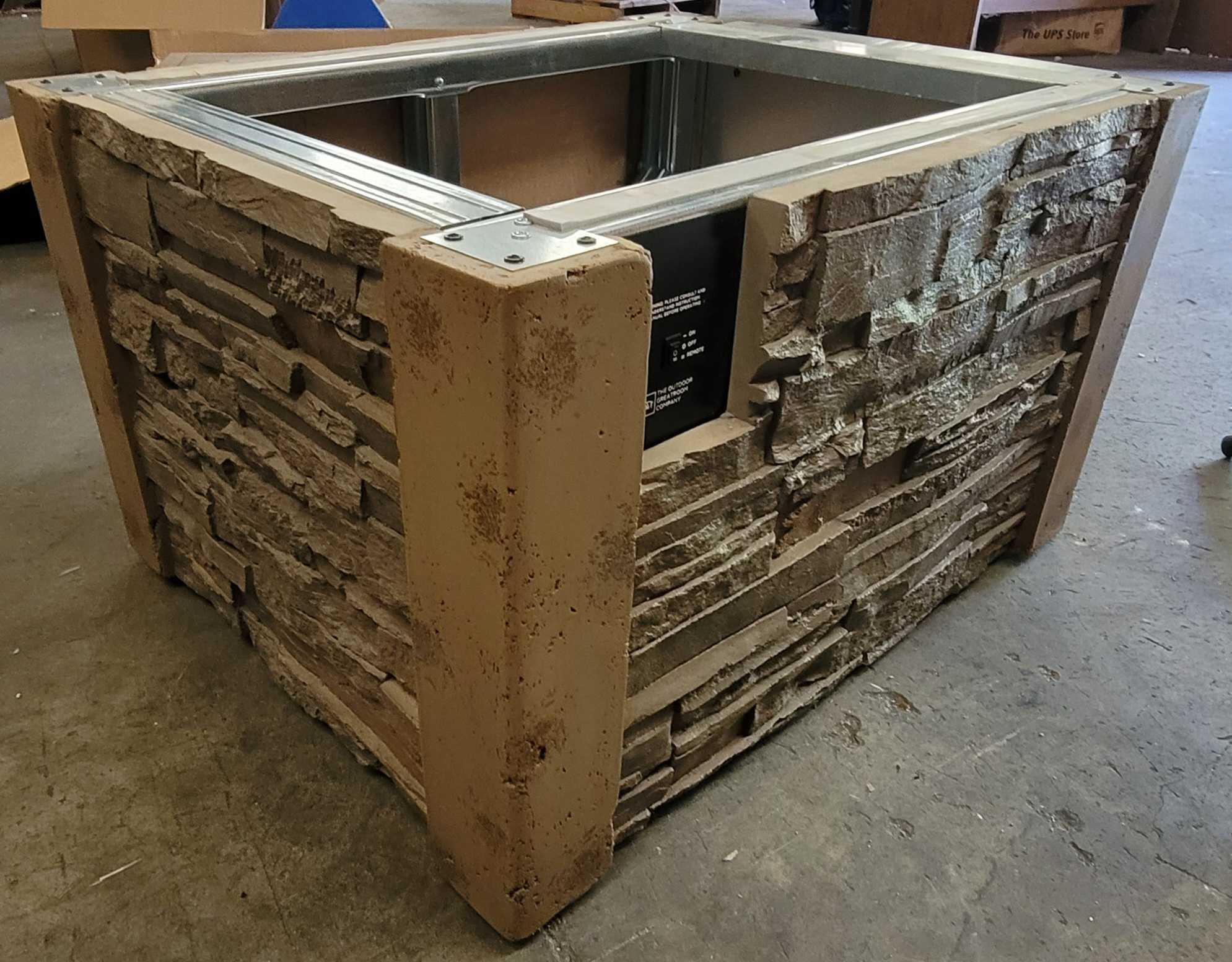 (Open Box Item) - Outdoor Greatroom Company 44 Inch Sierra Propane Fire Table - DSI