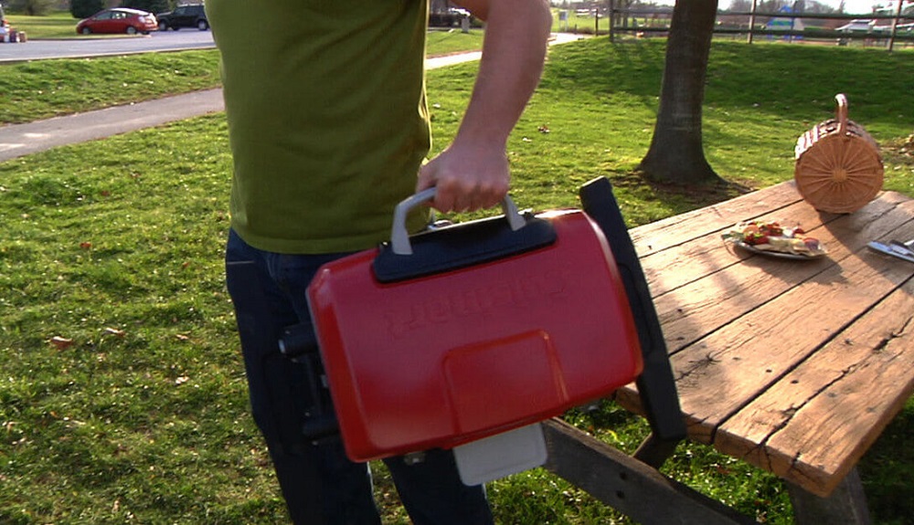Cuisinart Grill 18 Inch Petit Gourmet Portable Propane Gas Grill with VersaStand