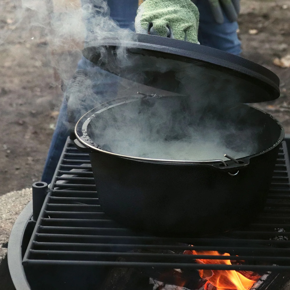 Sunnydaze 8 Quart Pre-Seasoned Cast Iron Dutch Oven with Metal Handle