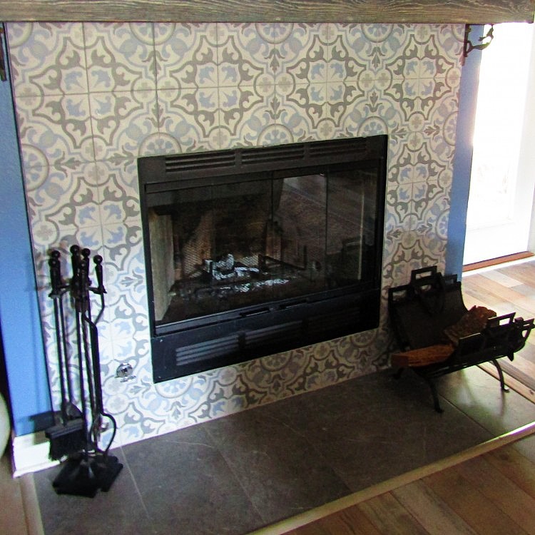 Superior/IHP BDB 36 Inch Bi-Fold Tempered Glass Fireplace Doors - Black