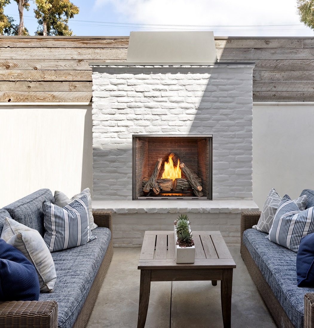Outdoor Lifestyles 36 Inch Courtyard Outdoor Vent Free Gas Fireplace with Concrete Refractory Panels