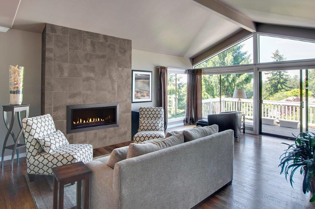 Majestic 32 Inch Jade Series Direct Vent Gas Fireplace - Intellifire Pilot