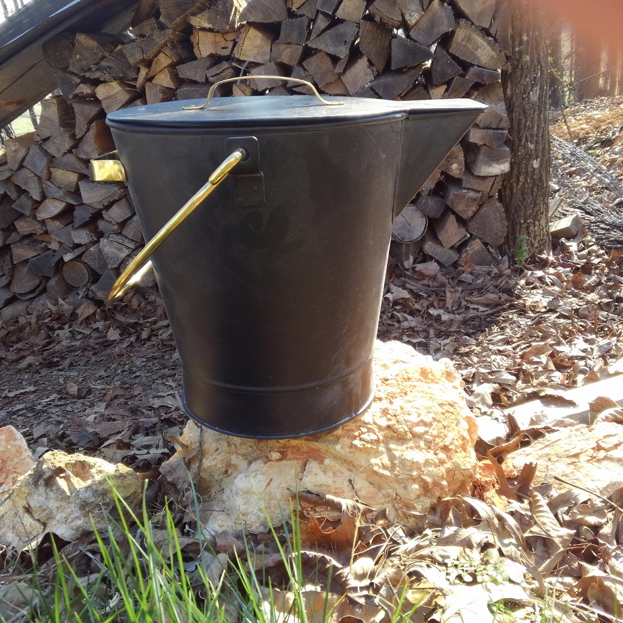 Minuteman ASH-02 Ash Bucket w/ Brass Handles - Black