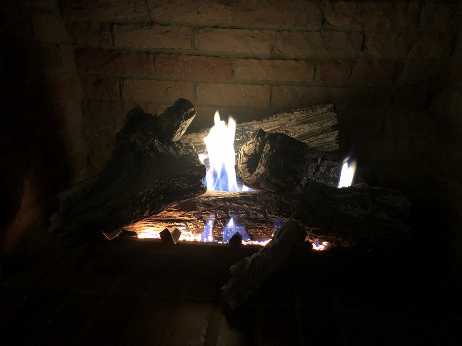 Monessen 27 Inch Mojo Burncrete Refractory Log Set and Vent Free Gas Burner with Remote Control - Intermittent Pilot