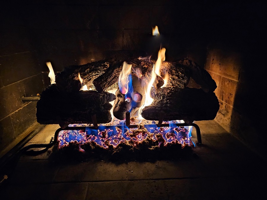 Real Fyre 24" Charred Oak Vented Natural Gas Logs Set  - Match Light