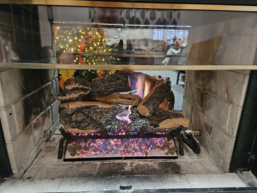Real Fyre See Thru 18" Charred Rugged Split Oak Vented Natural Gas Logs Set  - Match Light