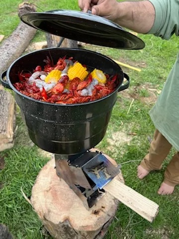 Flame Innovation 18 Inch Collapsible Rocket Stove with Cooktop
