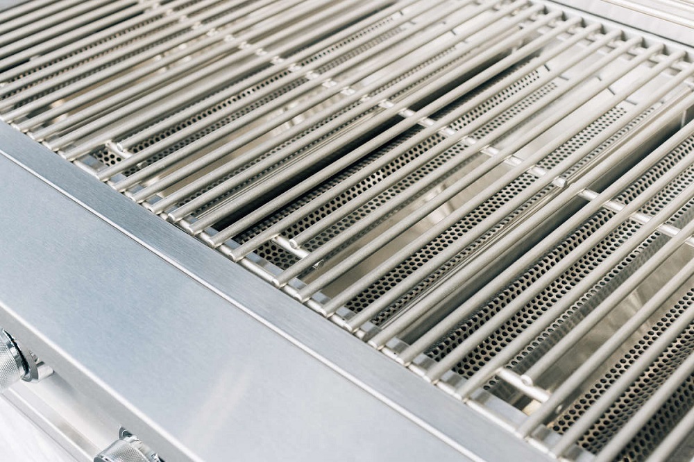 TrueFlame 32 Inch E Series Stainless Steel 4-Burner Gas Grill
