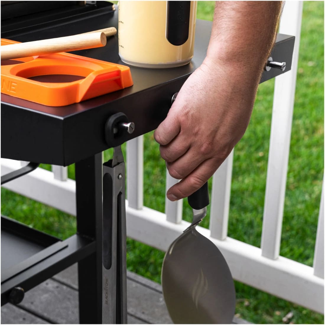 Blackstone 28 Inch Dual Side Shelf Propane Griddle with Hood and Omnivore Technology