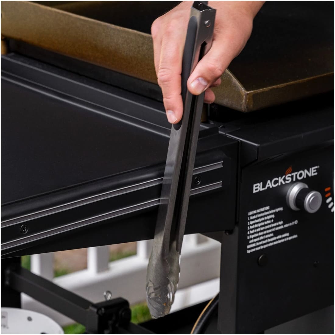 Blackstone 28 Inch Dual Side Shelf Propane Griddle with Hood and Omnivore Technology