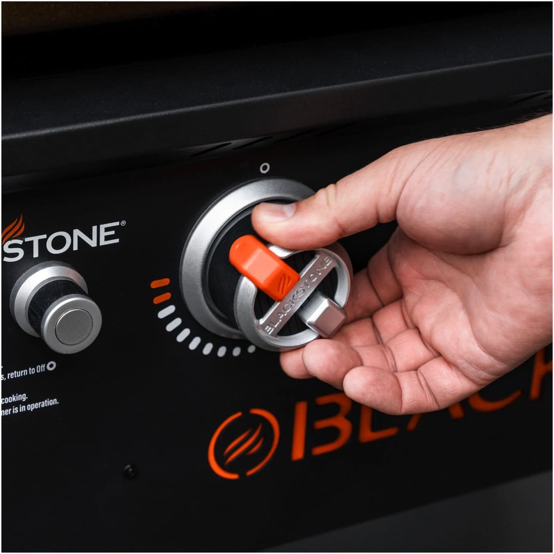 Blackstone 28 Inch Dual Side Shelf Propane Griddle with Hood and Omnivore Technology