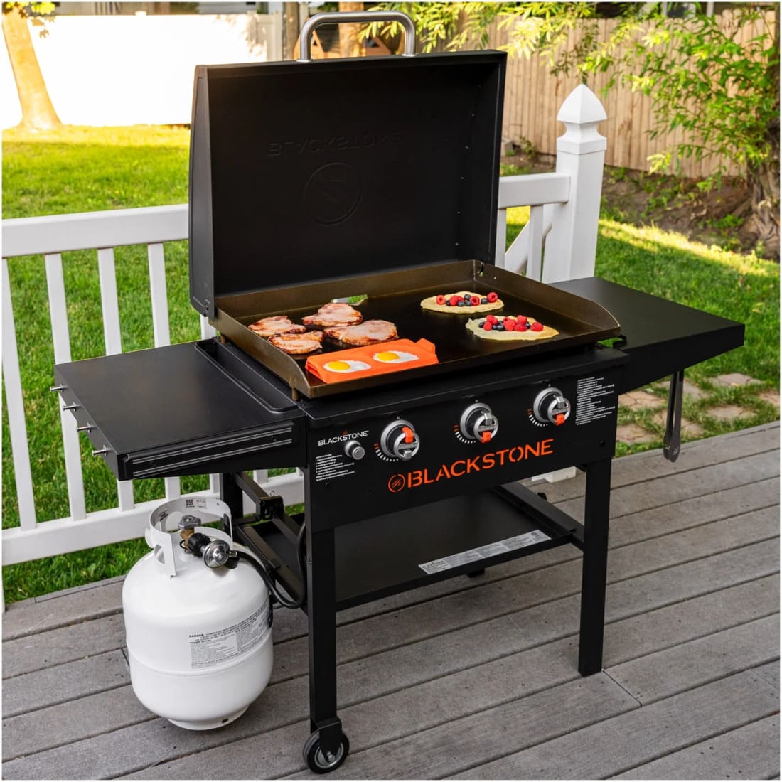 Blackstone 28 Inch Dual Side Shelf Propane Griddle with Hood and Omnivore Technology