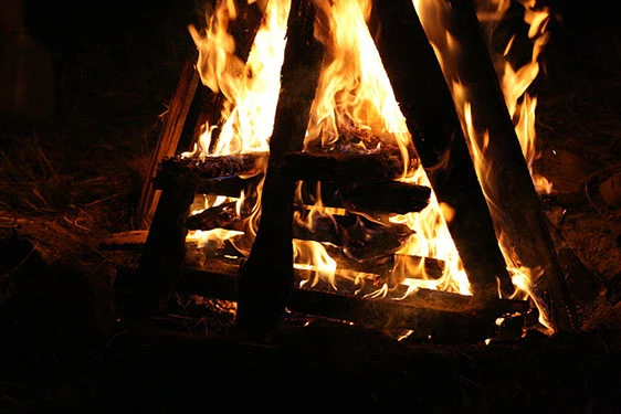 Teepee log stack for airflow