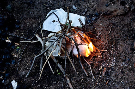 4 Tips On How To Start A Fire In A Fire Pit