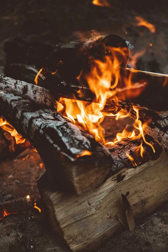 4 Tips On How To Start A Fire In A Fire Pit