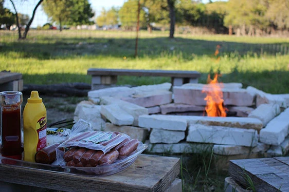 4 Tips On How To Start A Fire In A Fire Pit