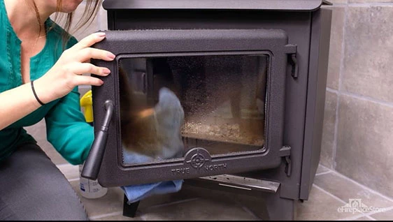 Clean wood stove glass thanks to airwash