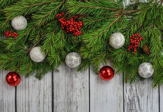 How to Decorate Your Fireplace for Christmas