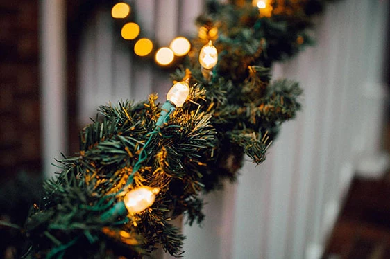 How to Decorate Your Fireplace for Christmas