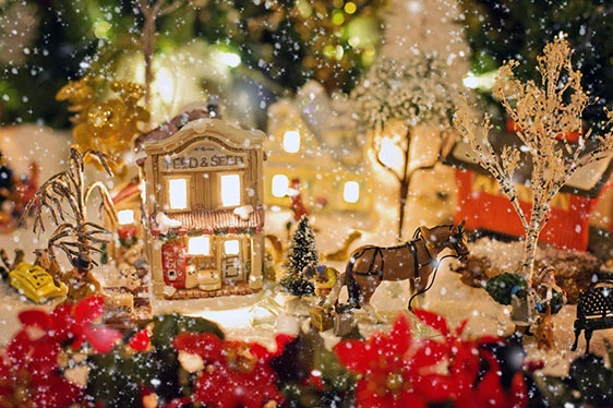 How to Decorate Your Fireplace for Christmas