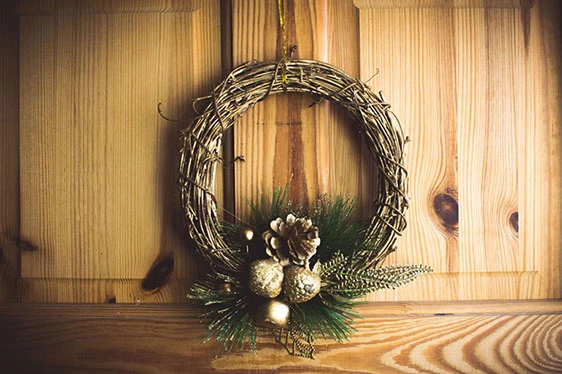 How to Decorate Your Fireplace for Christmas