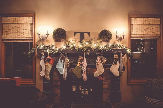 How to Decorate Your Fireplace for Christmas