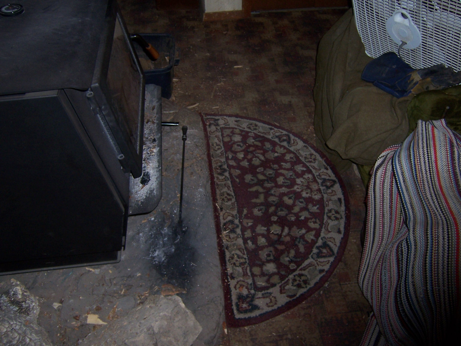 UniFlame Red and Beige HalfRound Wool Hearth Rug